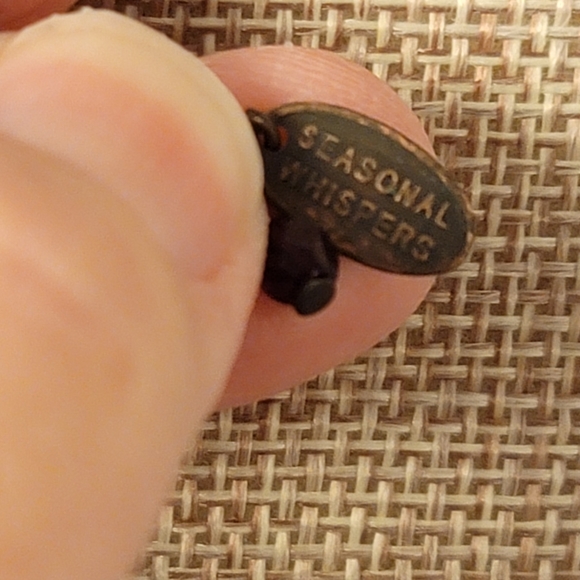 Seasonal Whispers necklace with matching bracelet - Picture 9 of 10